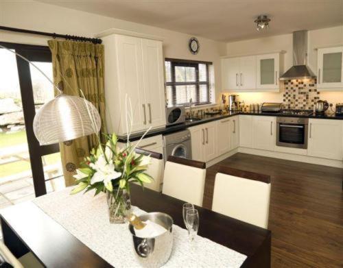Kenmare Bay Hotel Lodges Килларни Экстерьер фото